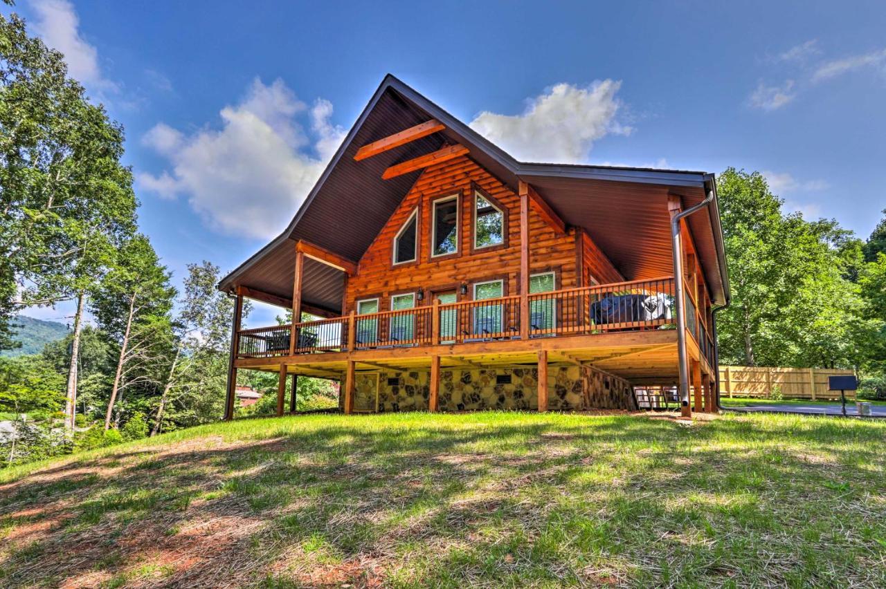 Sevierville Cabin Deck With Foosball And Hot Tub! Bagian luar foto