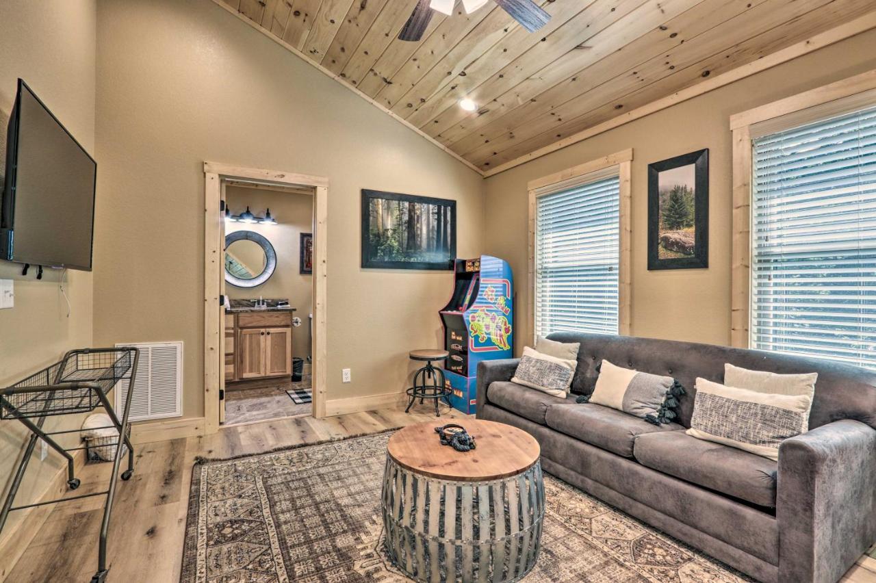 Sevierville Cabin Deck With Foosball And Hot Tub! Bagian luar foto