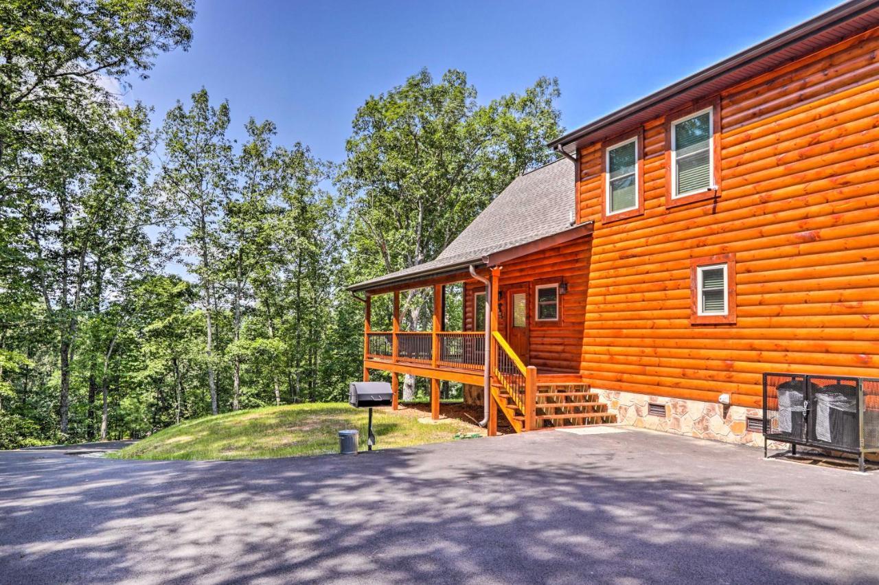 Sevierville Cabin Deck With Foosball And Hot Tub! Bagian luar foto